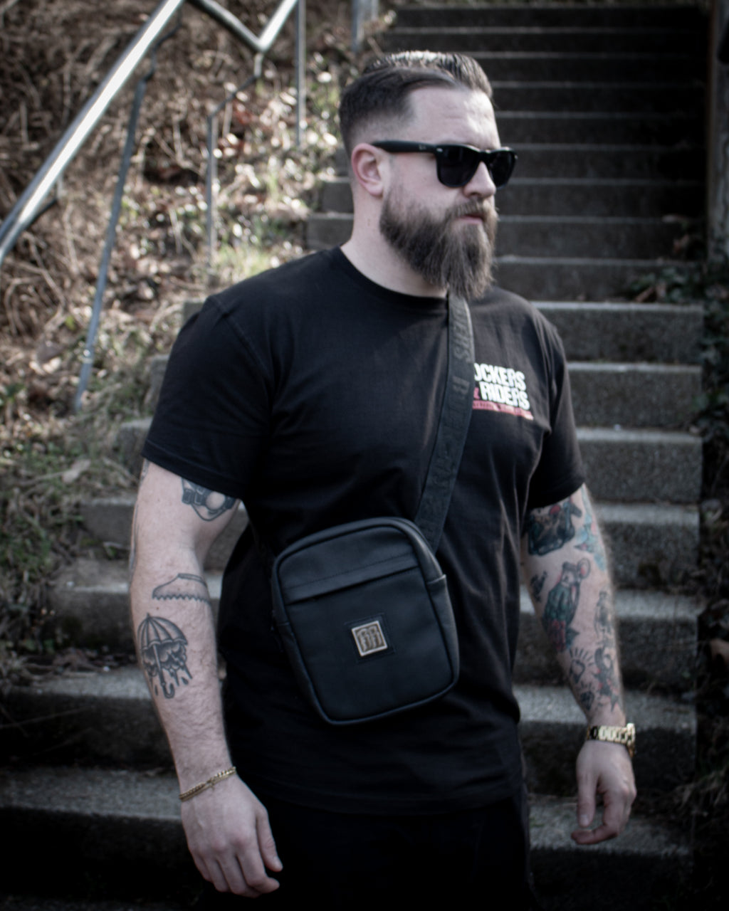 R&R Crossbody Bag mit Metall Logo