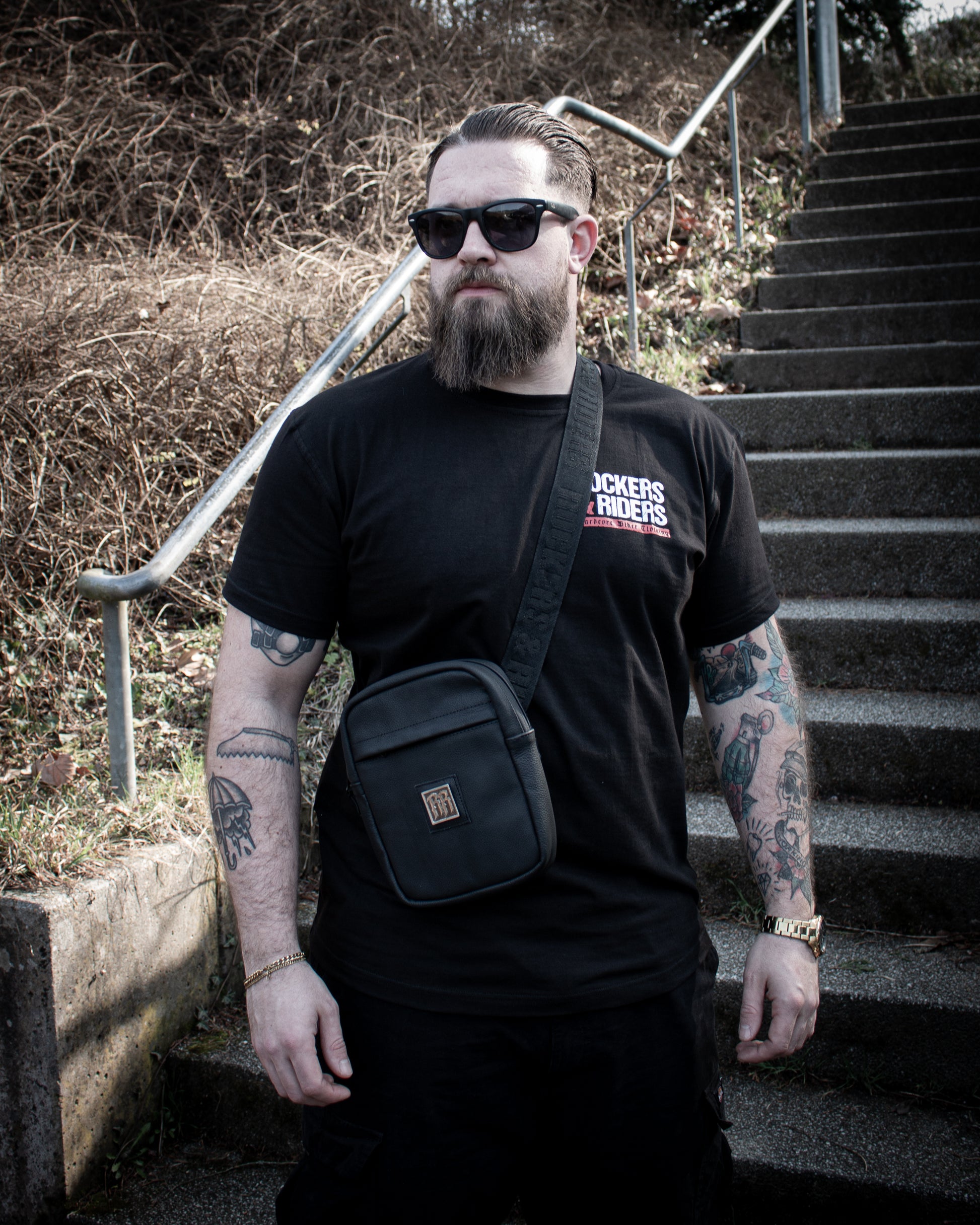 R&R Crossbody Bag mit Metall Logo