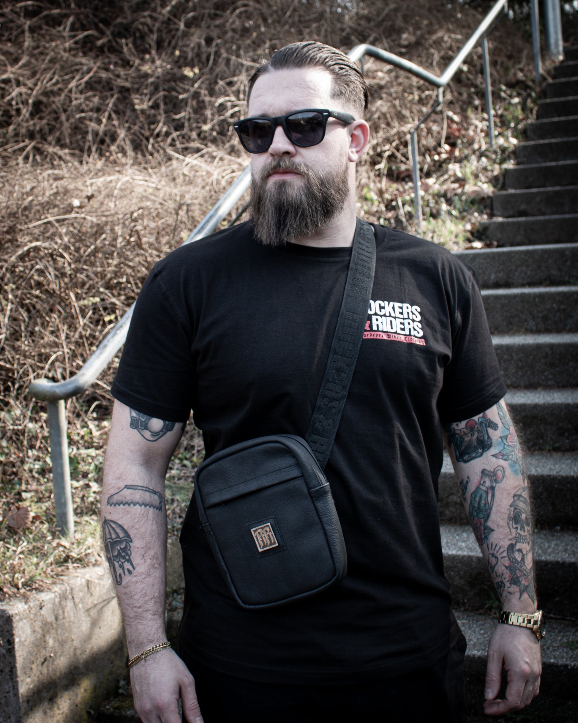 R&R Crossbody Bag mit Metall Logo
