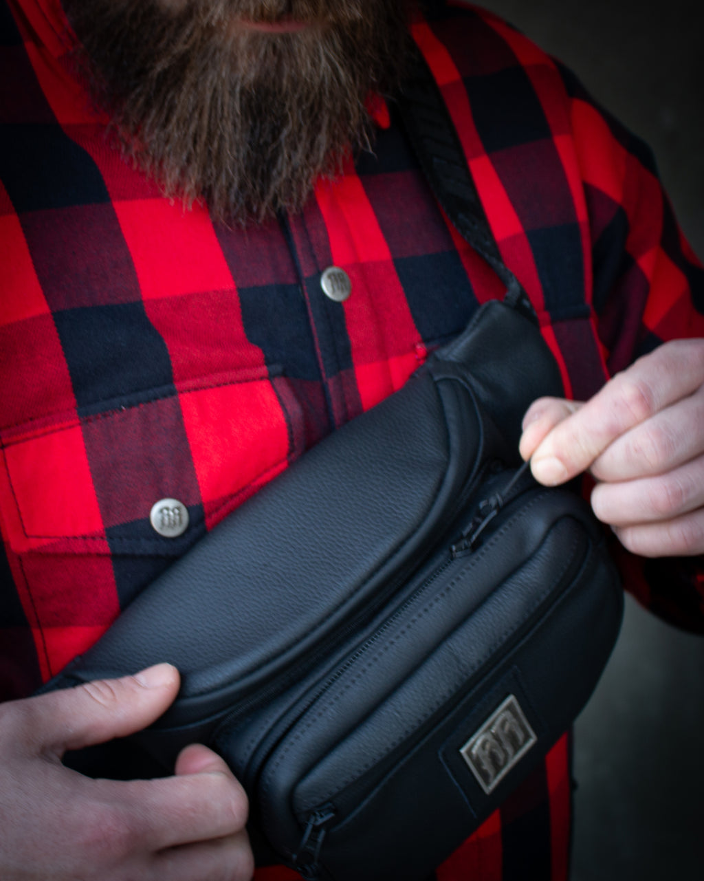 Hip Bag / Crossbody Bag mit RR Metall Logo