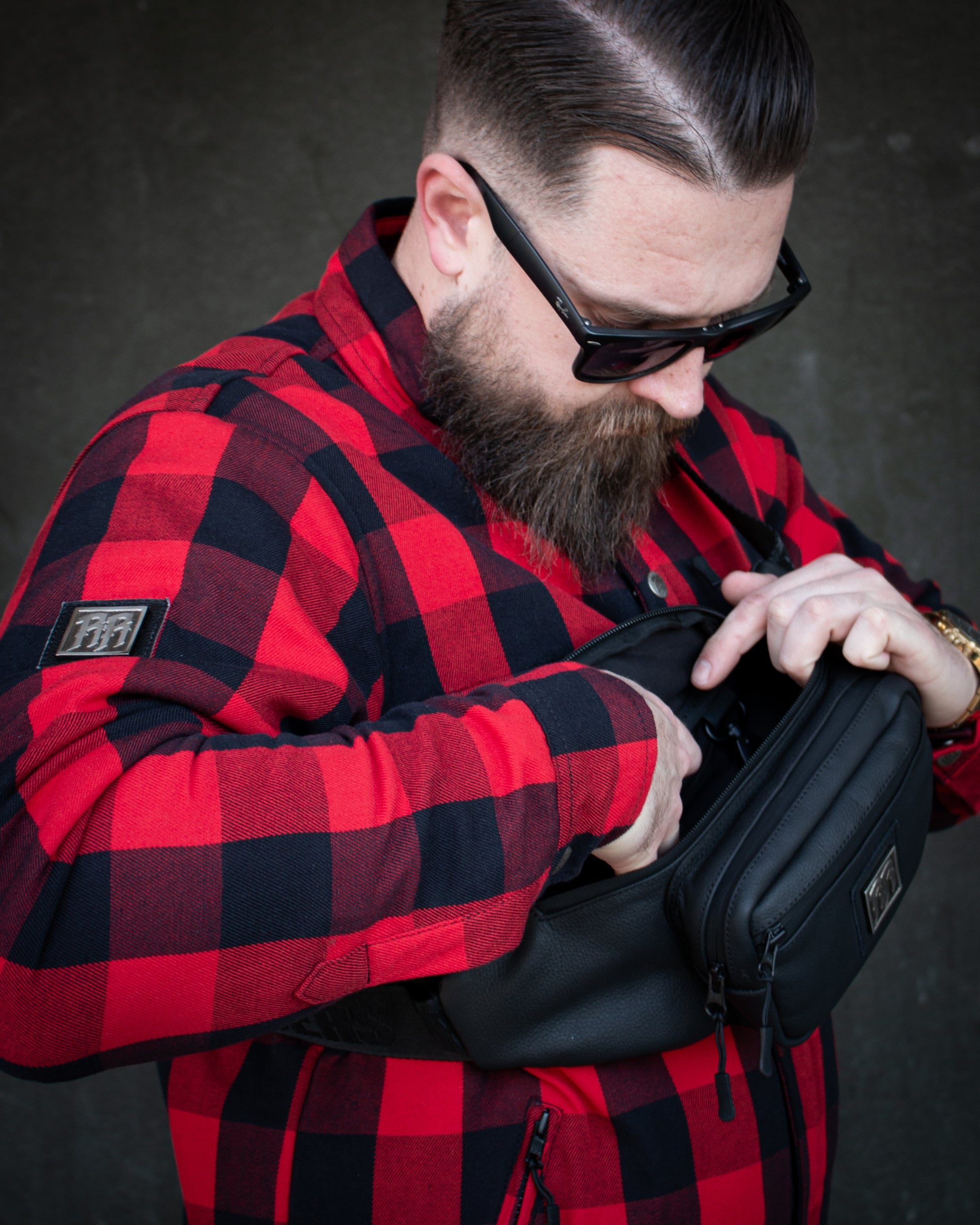 Hip Bag / Crossbody Bag mit RR Metall Logo
