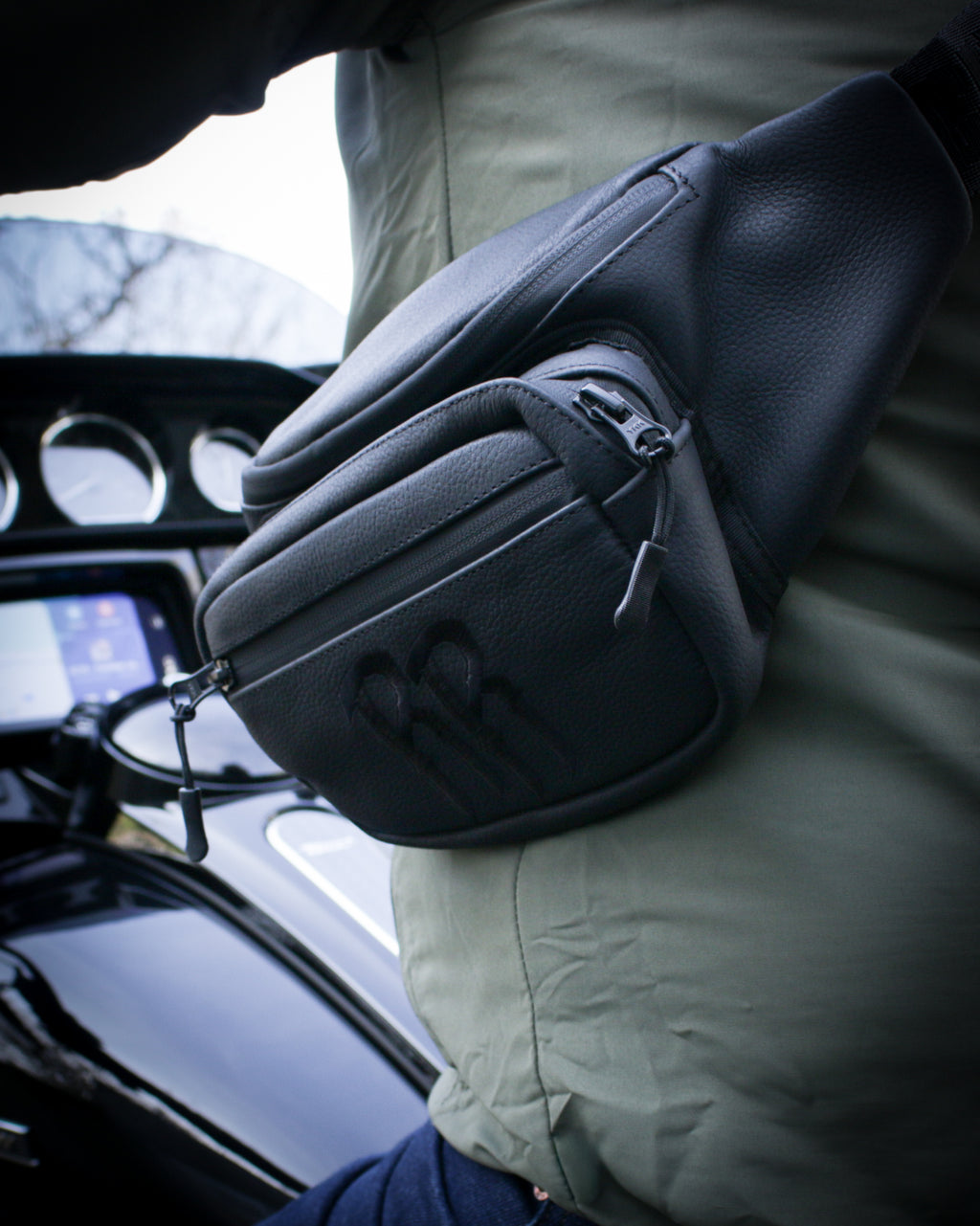 R&R Hip Bag / Cross Body Bag mit Stickerei