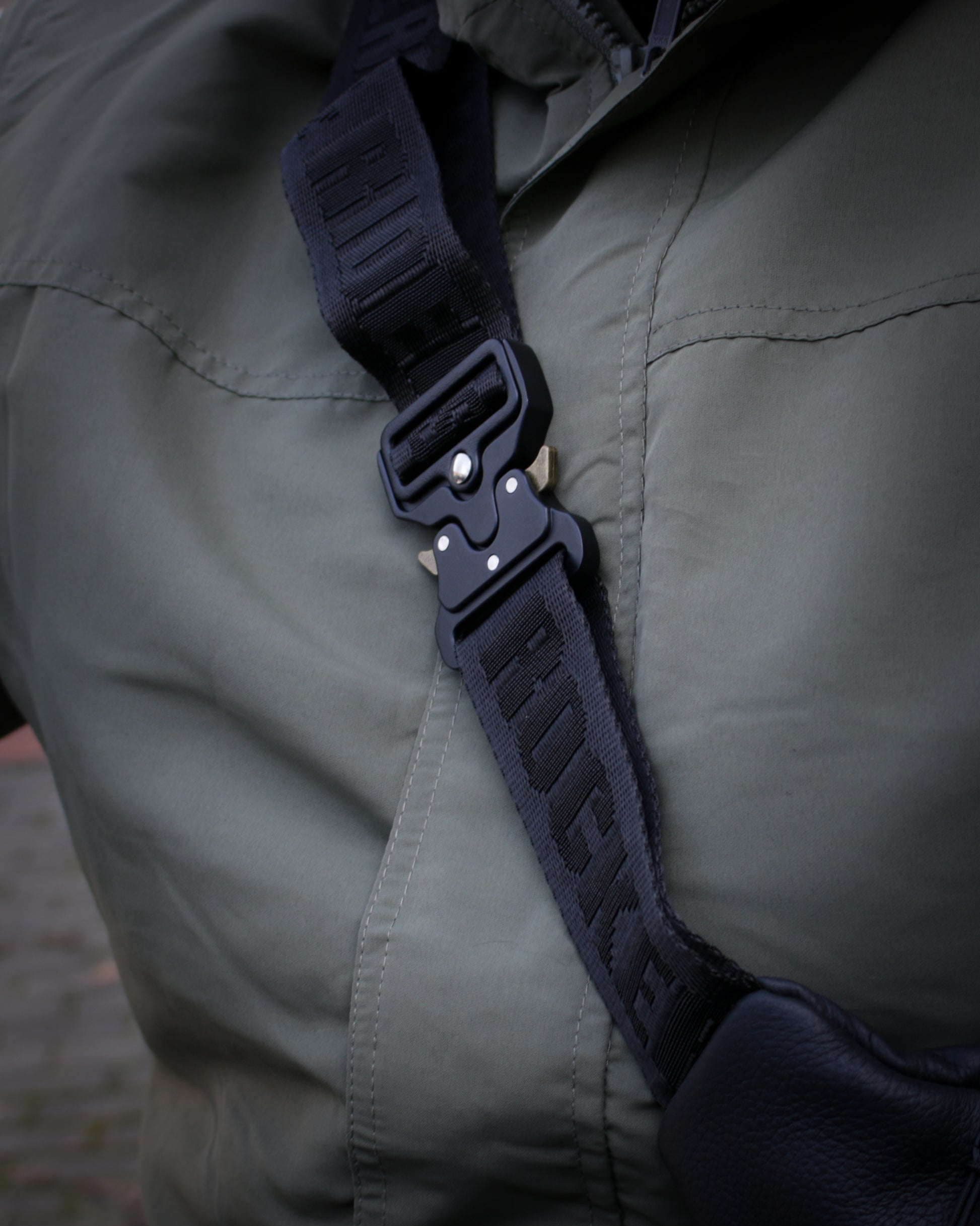 R&R Hip Bag / Cross Body Bag mit Stickerei
