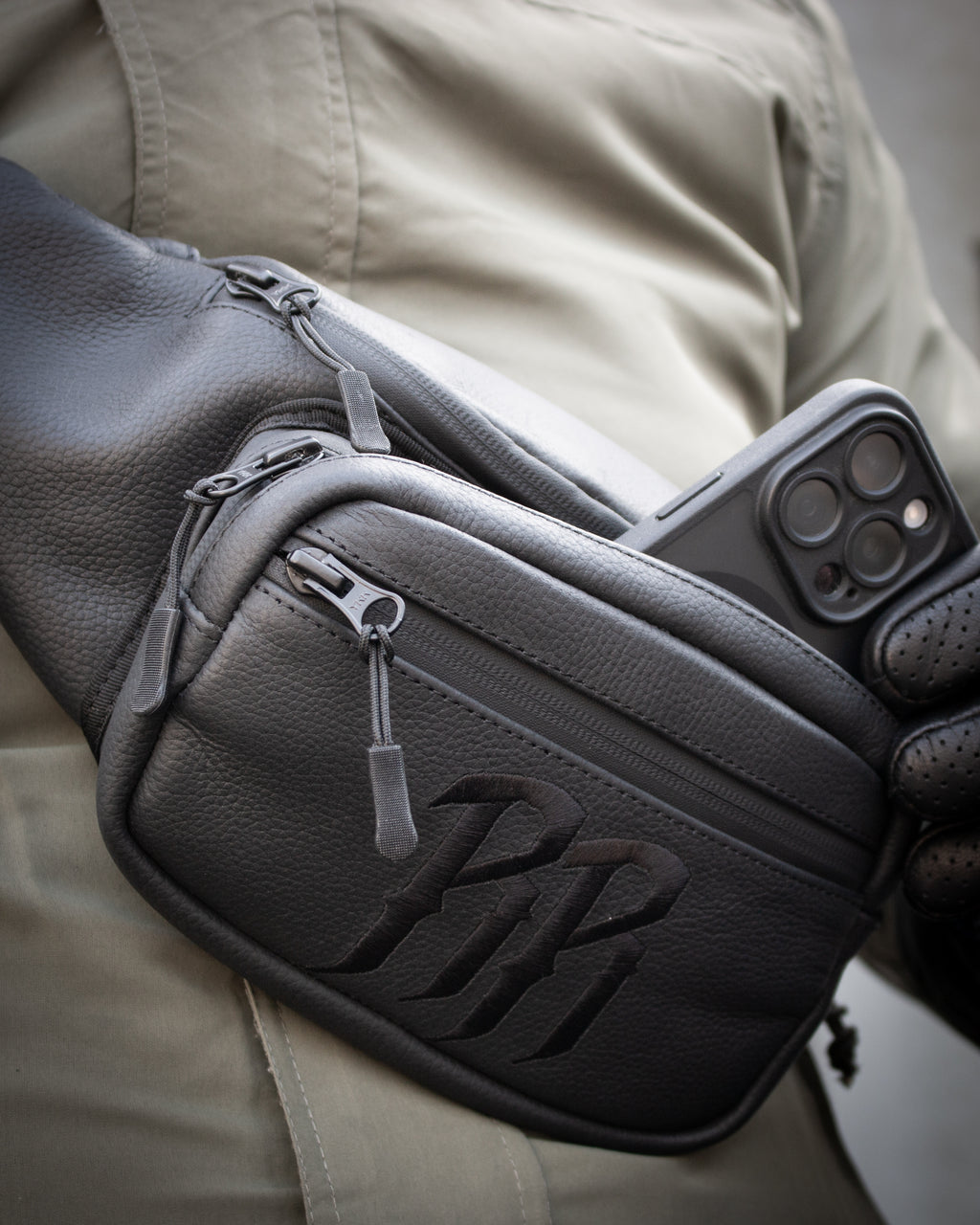 R&R Hip Bag / Cross Body Bag mit Stickerei