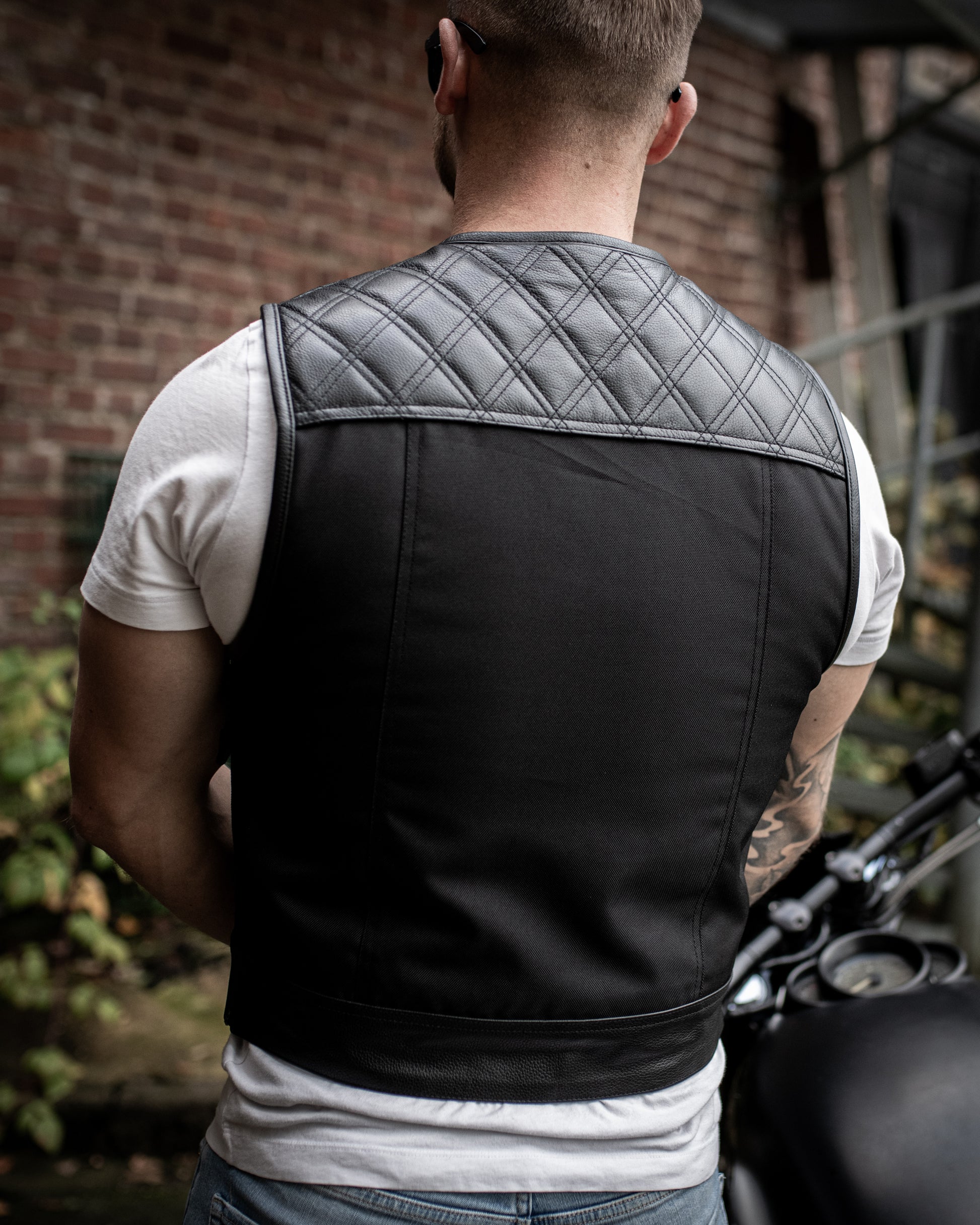 R&R CUSTOM CUT