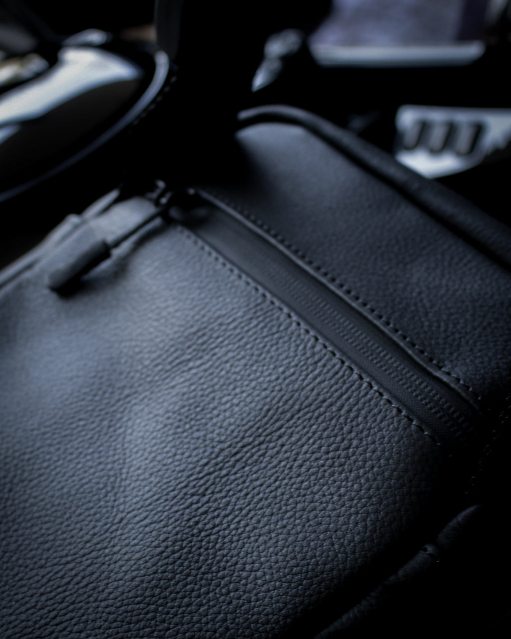R&R Crossbody Bag mit Stickerei